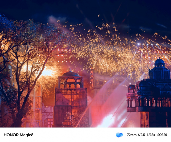 夜拍神器挑战极致暗光，荣耀Magic8在赤坎“出大片”